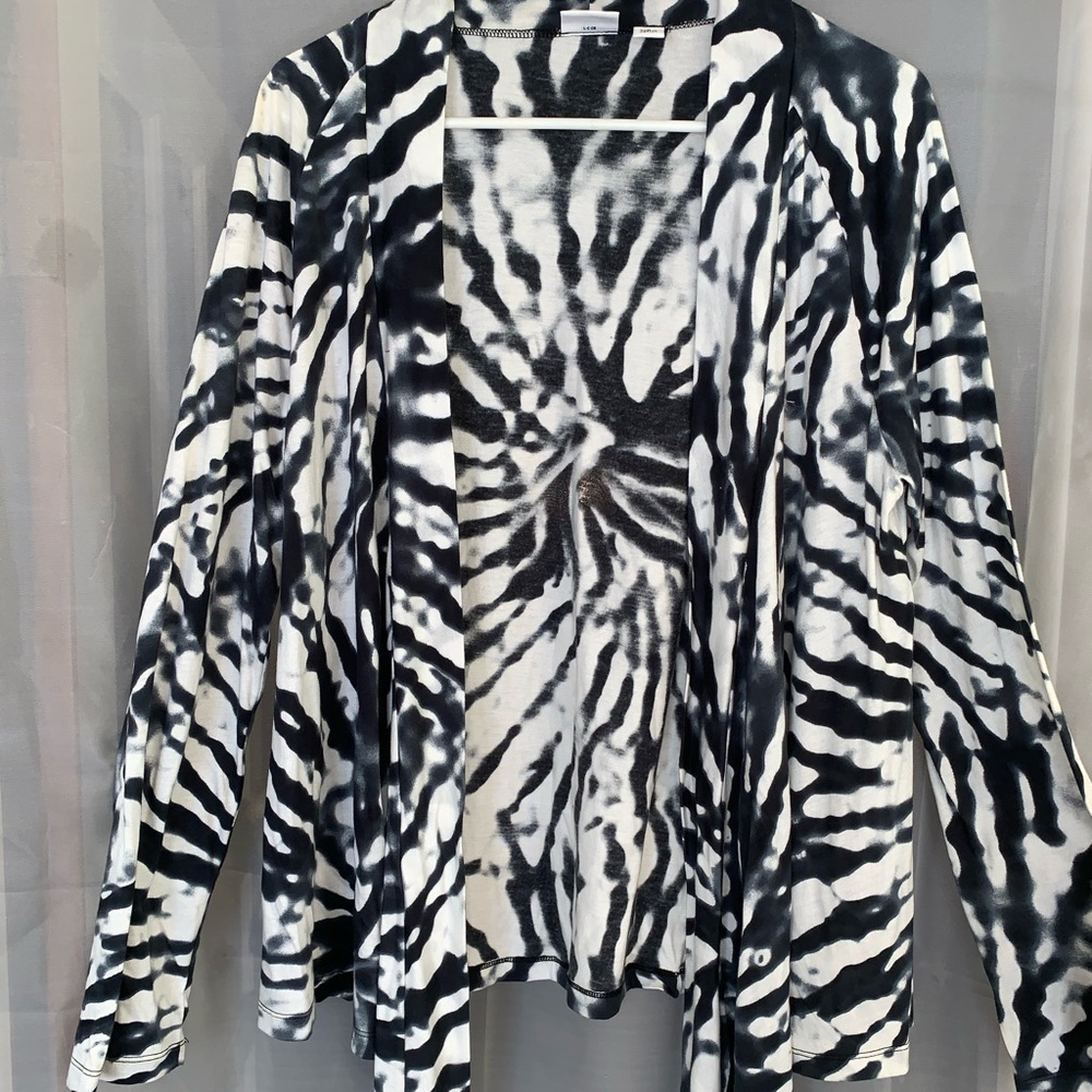 Cato black and white wrap